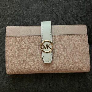 Michael Kors Greenwich Medium Signature Logo Wallet